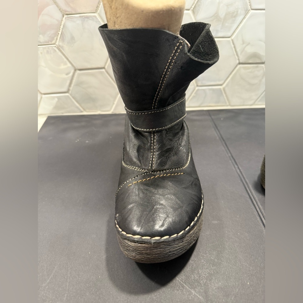 Bernie Mev Black Leather Comfort Wella Low Boot Size 36 (5.5-6) Adjustable Close